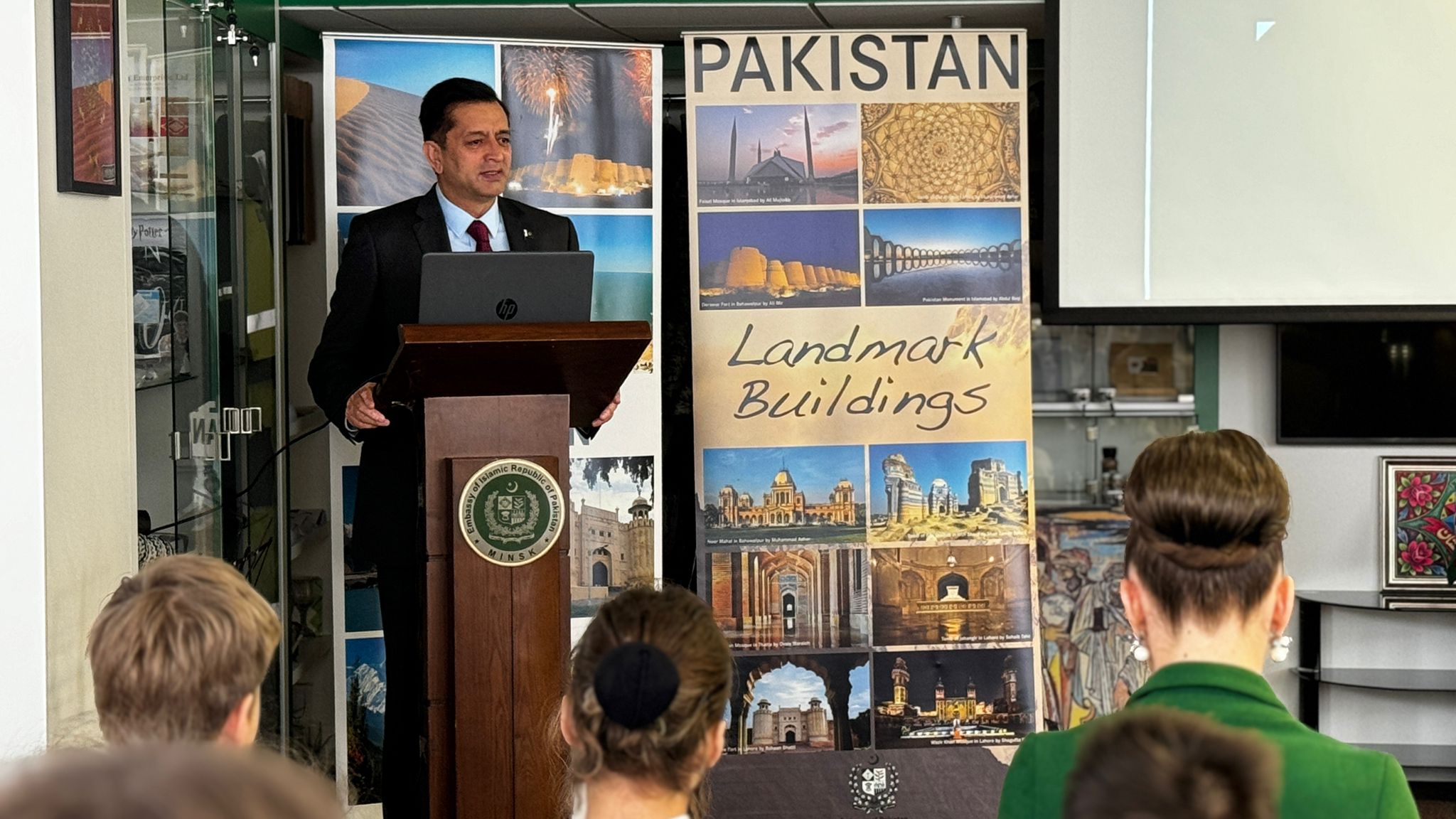 Pakistani Embassy in Minsk Engages Belarusian Students on Kashmir Black Day